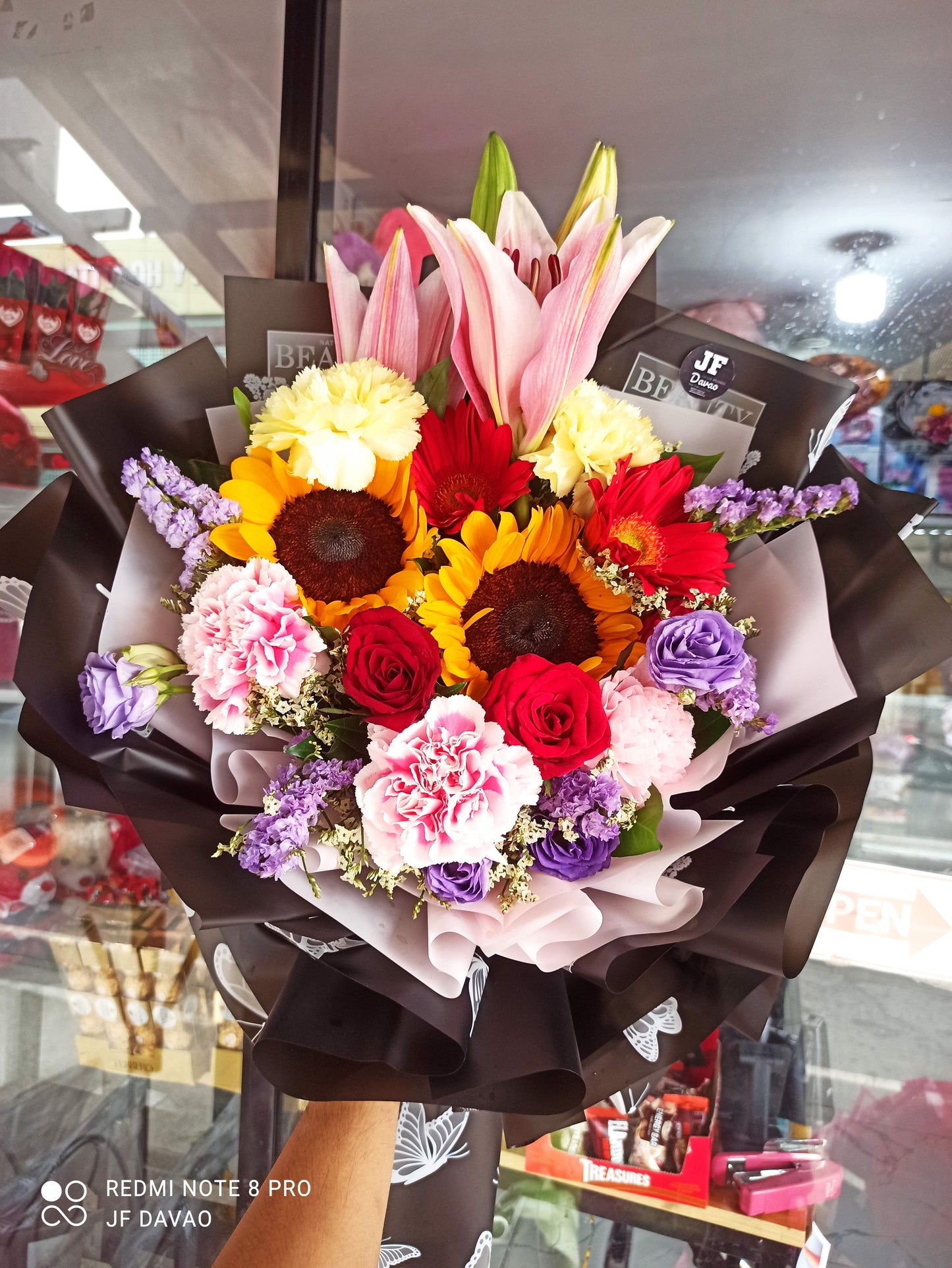 🌸 Sweet Mixed Bouquets